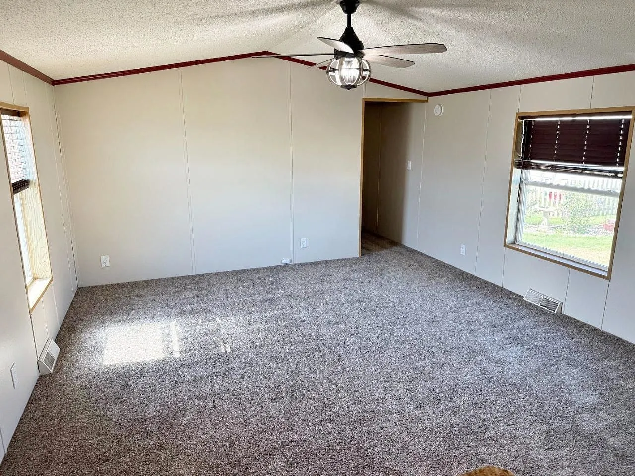 Updated Manufactured Home for Sale in Prairie Bluffs, Minot, ND photo 4