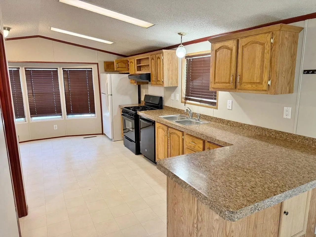 Updated Manufactured Home for Sale in Prairie Bluffs, Minot, ND photo 2