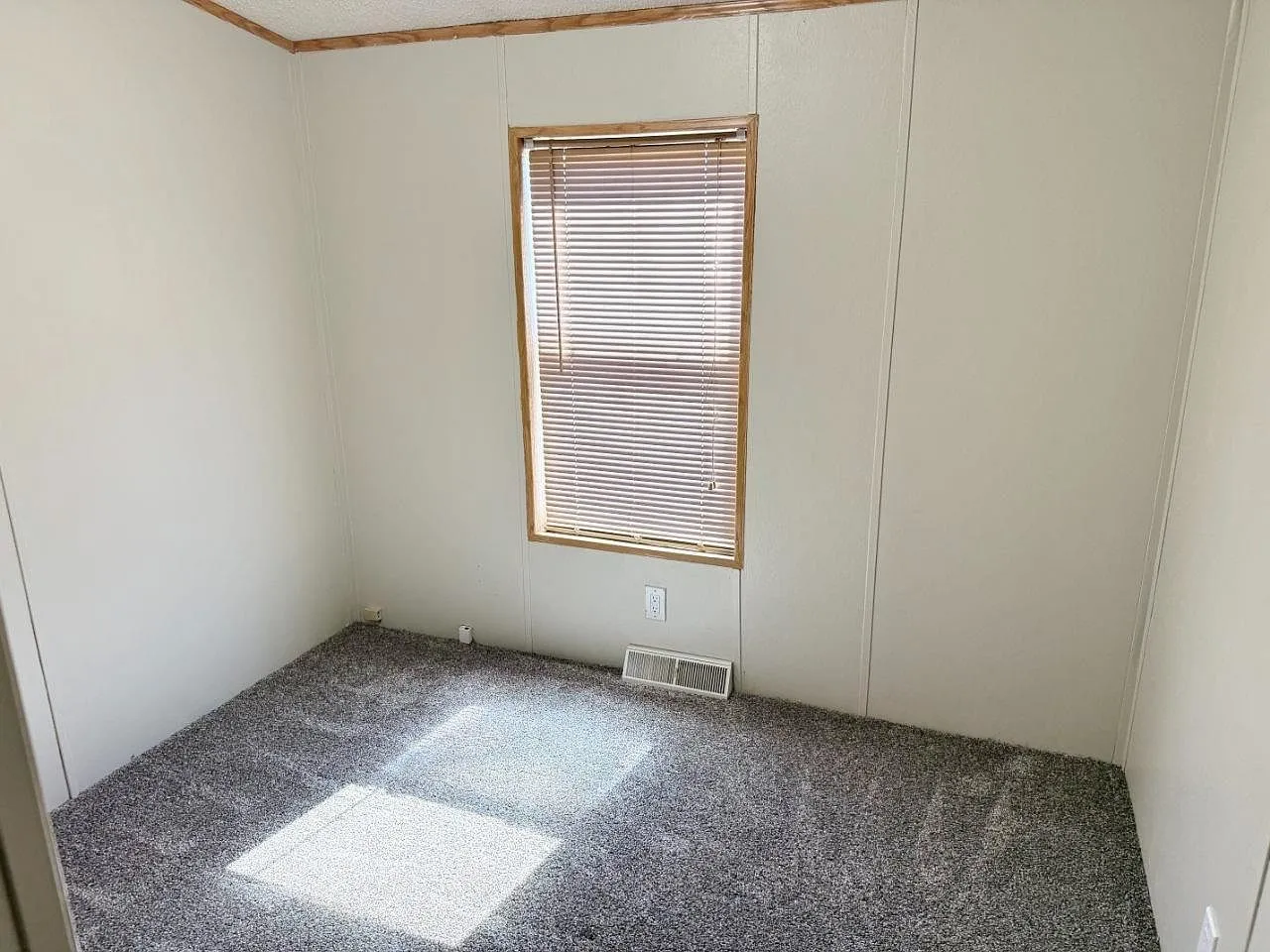 Updated Manufactured Home for Sale in Prairie Bluffs, Minot, ND photo 8