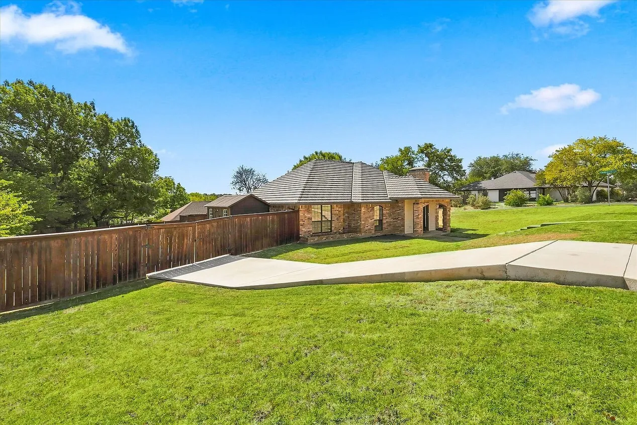 Updated Country Home Near Eagle Mountain Lake in Fort Worth photo 2