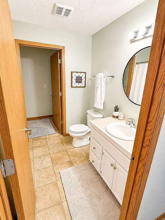 Move-In Ready Townhouse with 5 Bedrooms in Bismarck, North Dakota photo 7