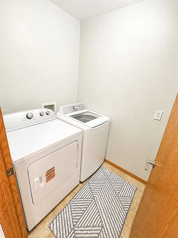 Move-In Ready Townhouse with 5 Bedrooms in Bismarck, North Dakota photo 8