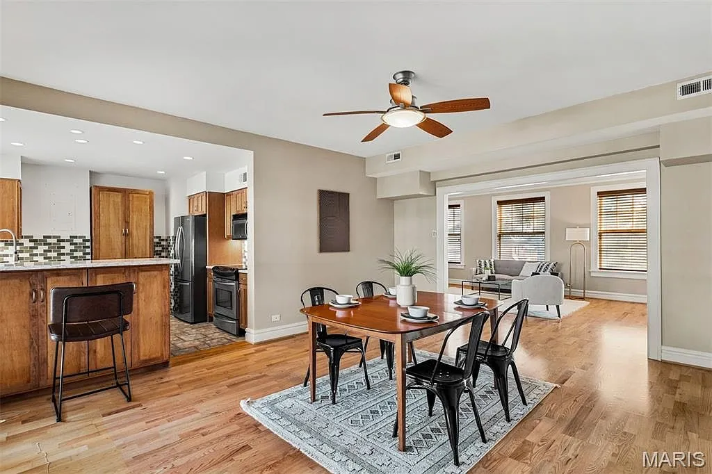 Updated Corner Condo at 321 Belt Ave in DeBaliviere, St. Louis photo 10
