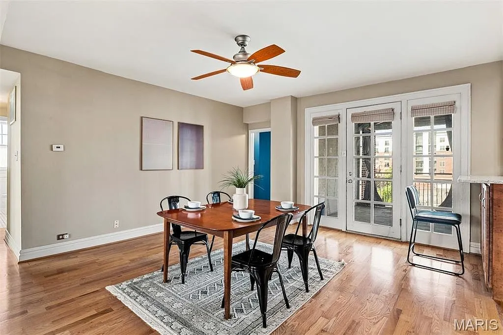 Updated Corner Condo at 321 Belt Ave in DeBaliviere, St. Louis photo 9