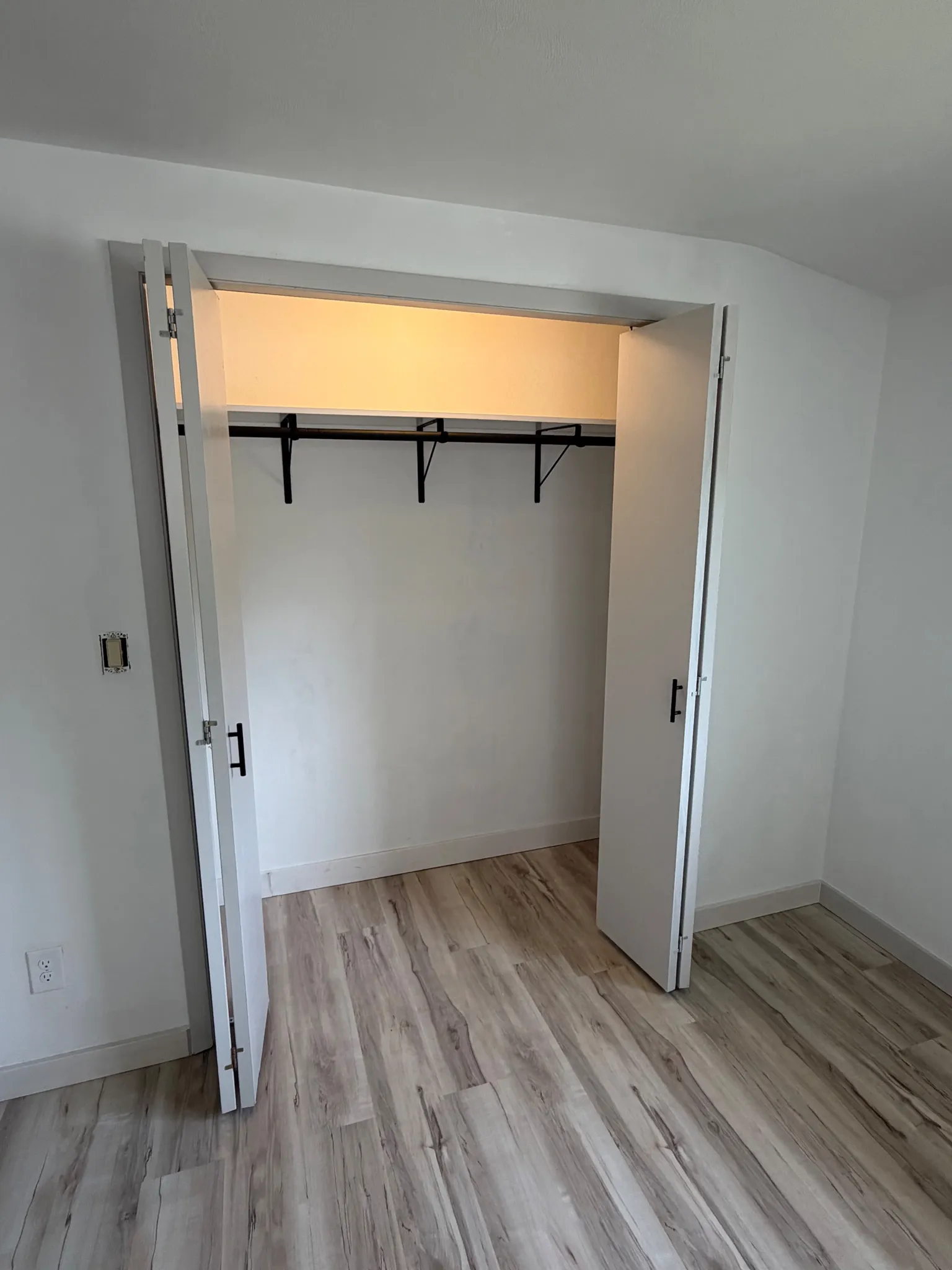 Renovated 3-Bedroom Ranch Home with Detached Garage in Galesburg, IL photo 9