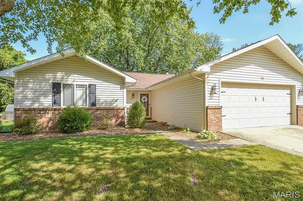 72 Innsbruck Ln, Shiloh, IL, 62221 photo 3