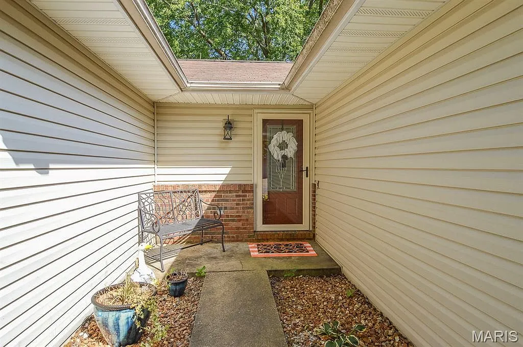 72 Innsbruck Ln, Shiloh, IL, 62221 photo 4