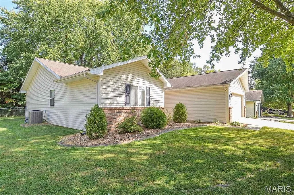 72 Innsbruck Ln, Shiloh, IL, 62221 photo 5