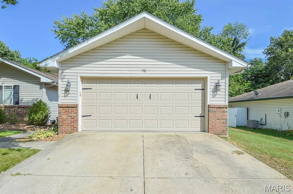 72 Innsbruck Ln, Shiloh, IL, 62221 photo 2