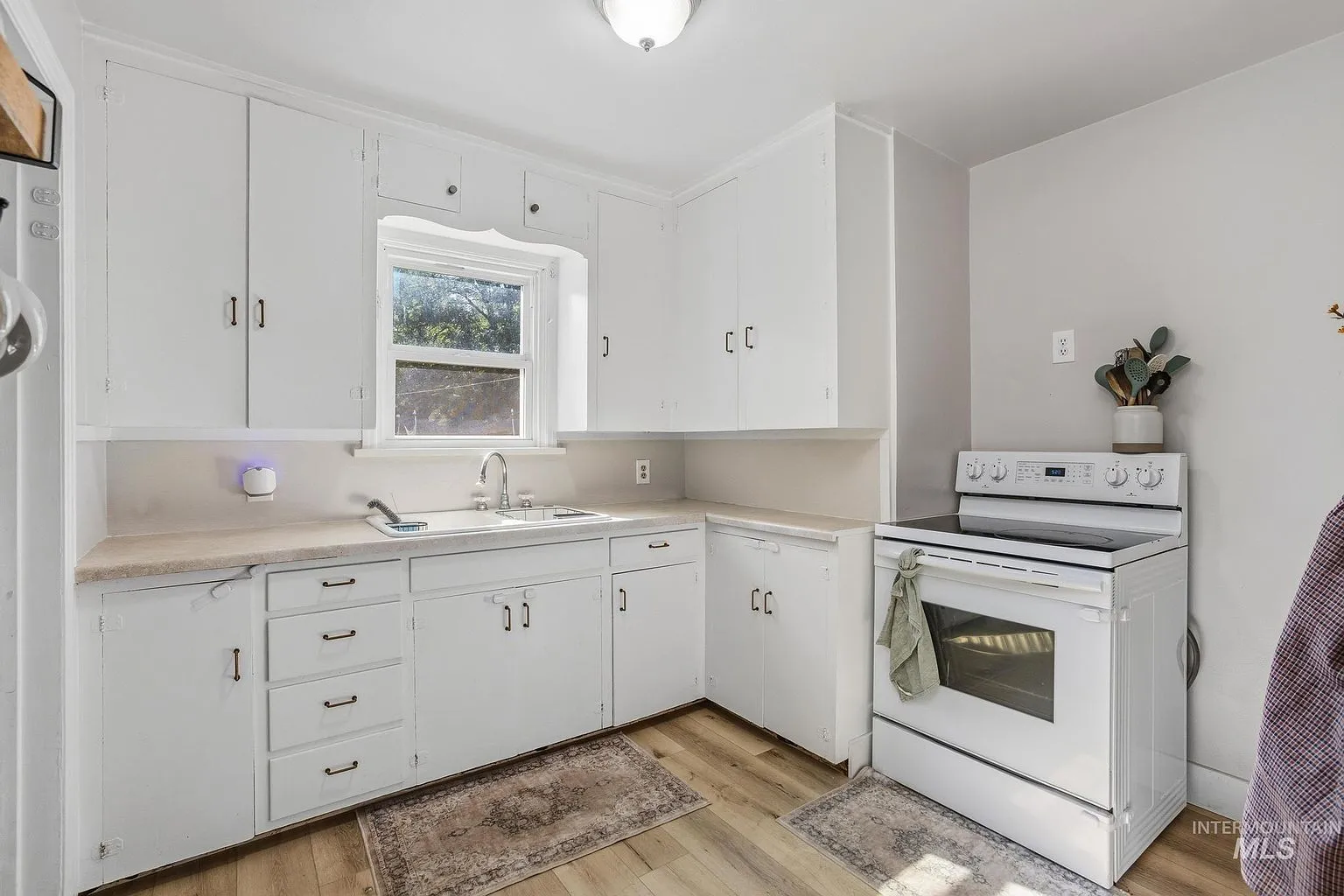 Charming Bungalow Near Downtown Nampa and NNU photo 3