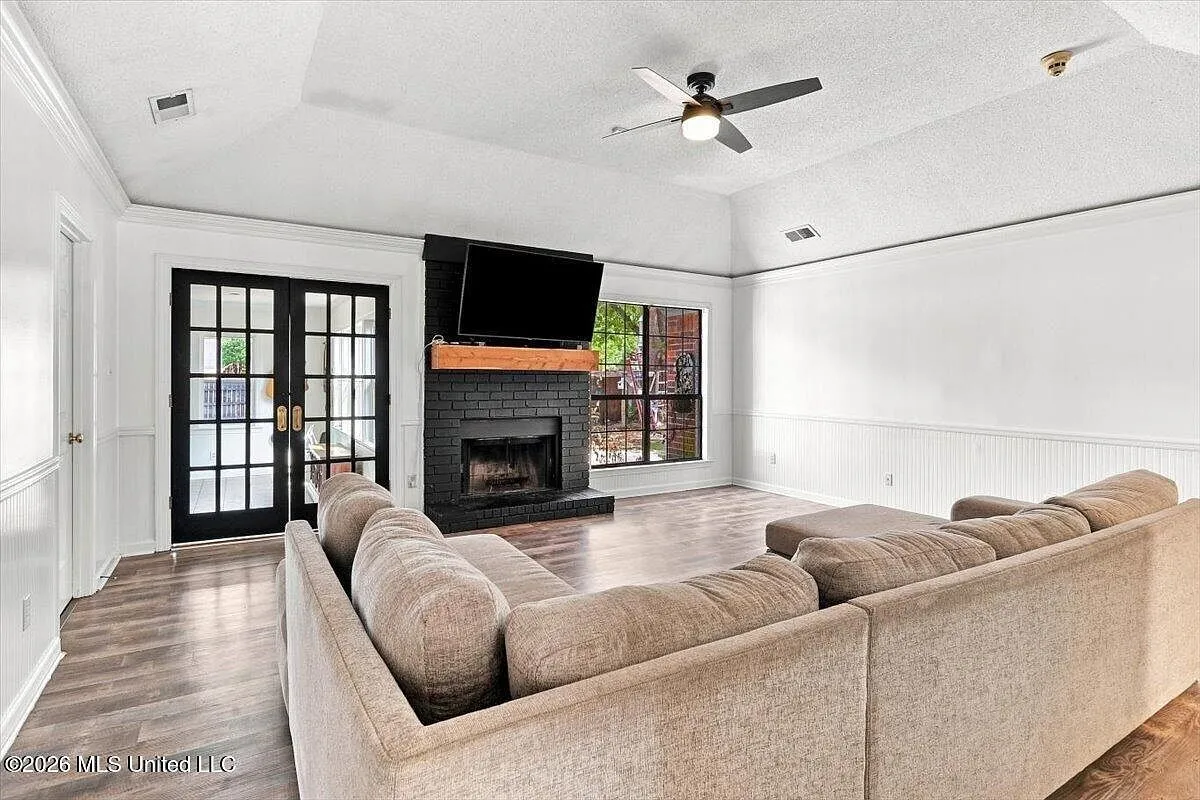 Acreage Home with Sunroom at 5495 Plum Tree Cv, Southaven, MS photo 9