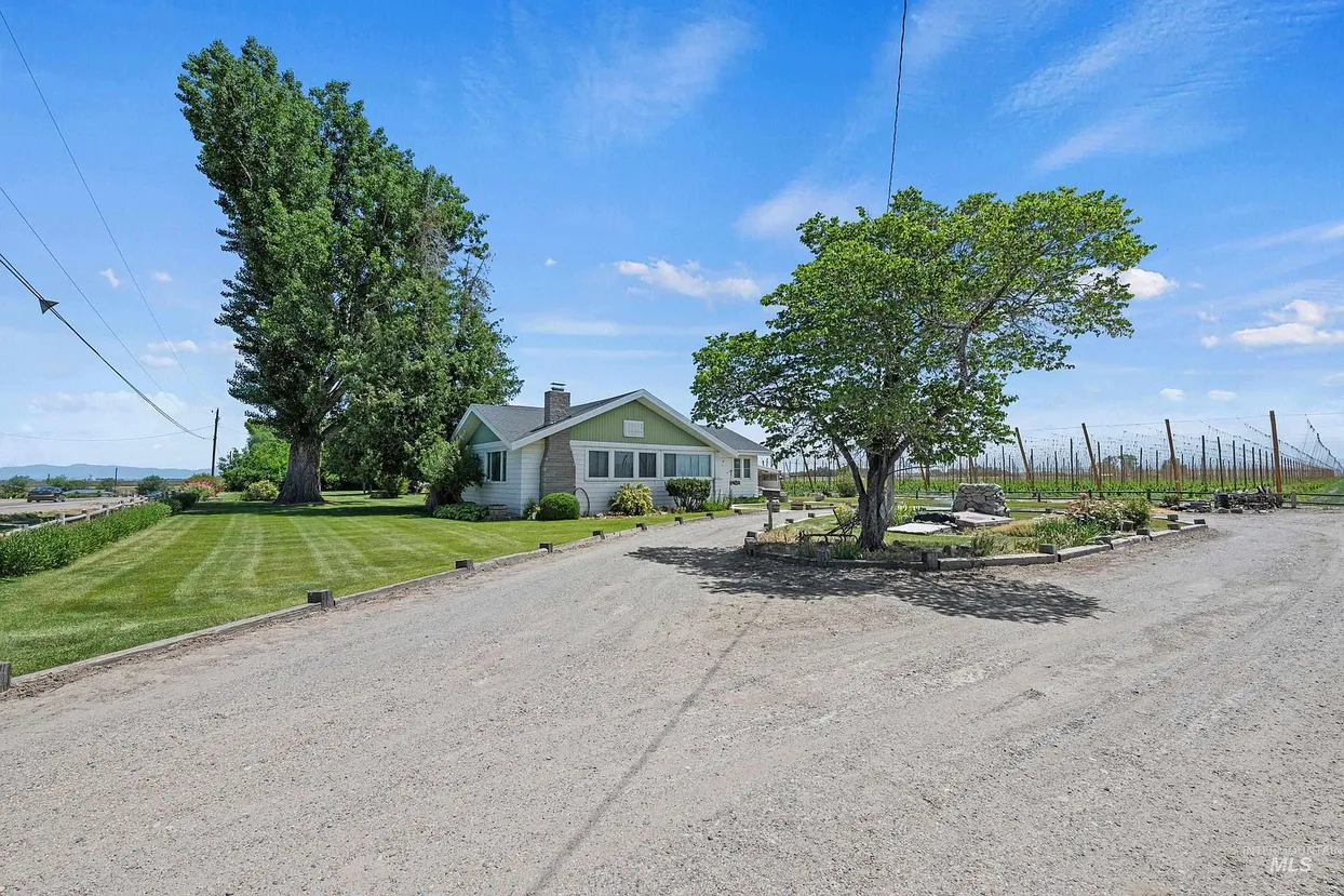 Charming 3-Bedroom Home on 0.98 Acres in Wilder, Idaho photo 3