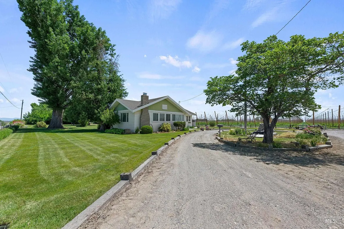 Charming 3-Bedroom Home on 0.98 Acres in Wilder, Idaho photo 4