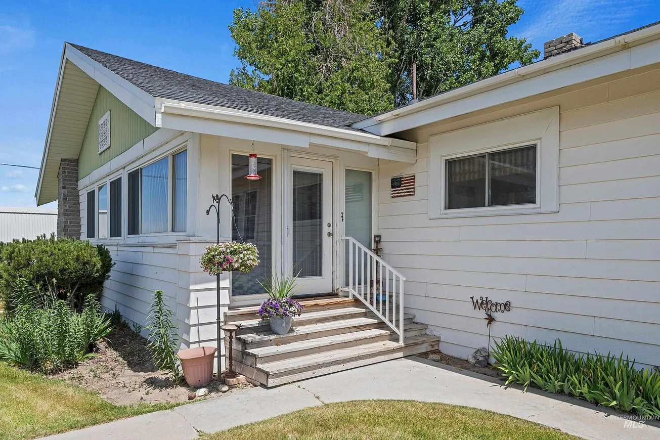 Charming 3-Bedroom Home on 0.98 Acres in Wilder, Idaho photo 5