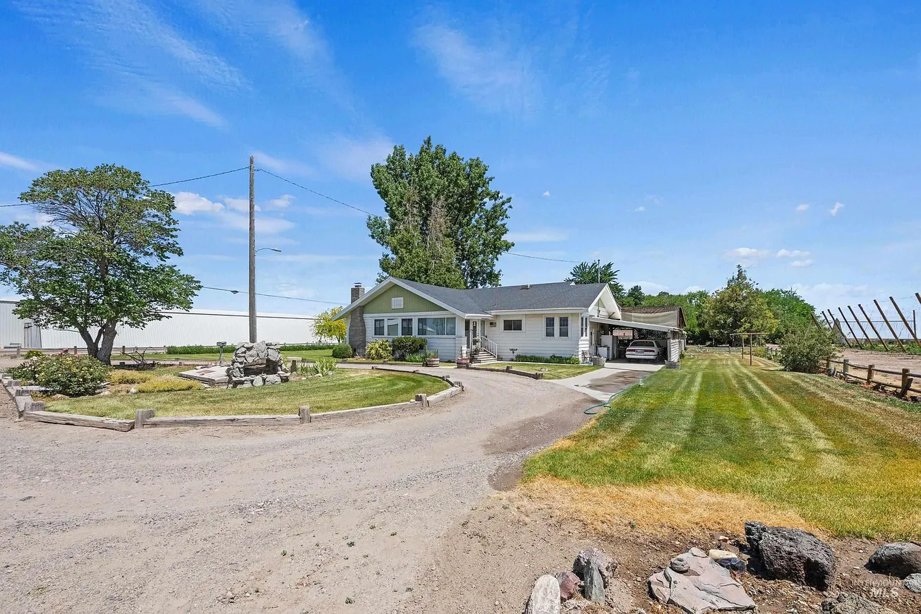 Charming 3-Bedroom Home on 0.98 Acres in Wilder, Idaho photo 2