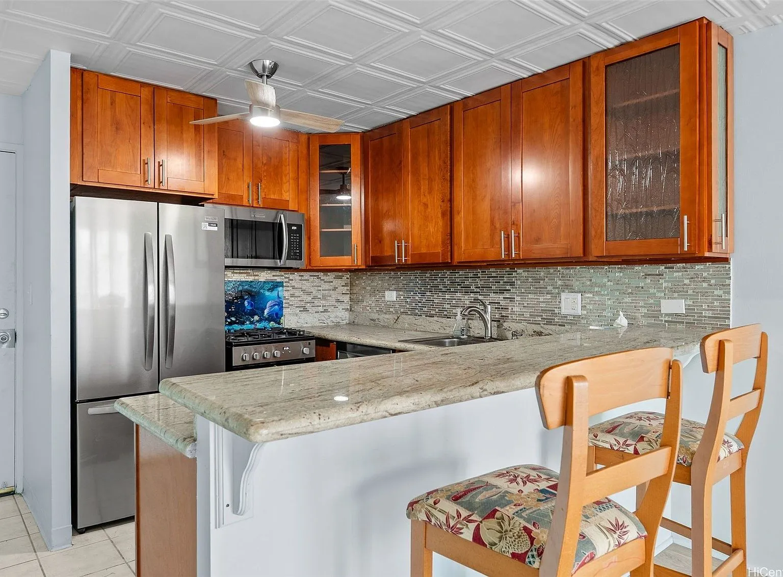 Waikiki Fee-Simple Condo at Waikiki Lanais with Covered Parking photo 2
