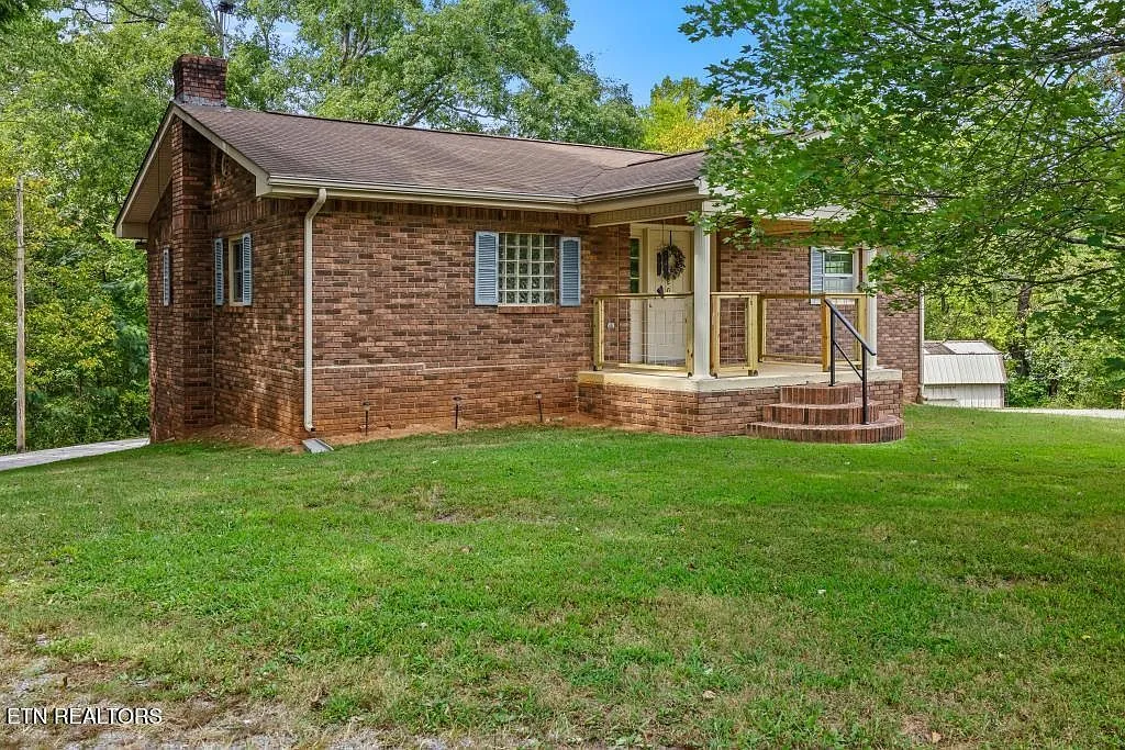 Brick Home on 1.4 Acres in Etowah, Tennessee photo 2