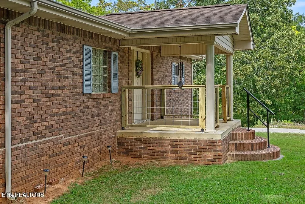 Brick Home on 1.4 Acres in Etowah, Tennessee photo 3