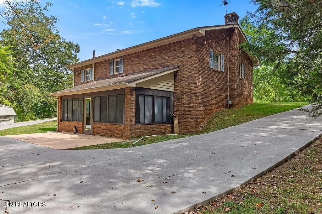 Brick Home on 1.4 Acres in Etowah, Tennessee photo 6