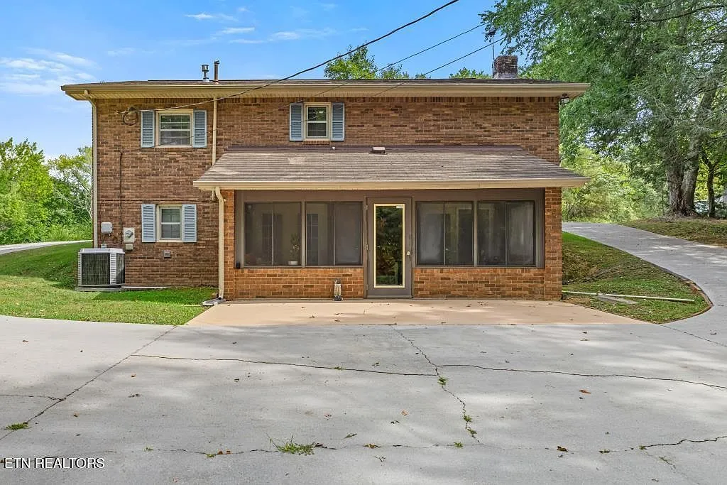 Brick Home on 1.4 Acres in Etowah, Tennessee photo 5