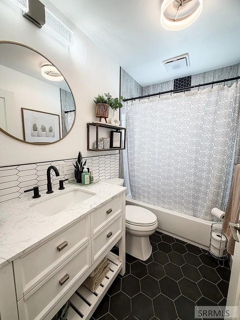Remodeled Single-Family Home with Extensive Workspace in Idaho Falls photo 10