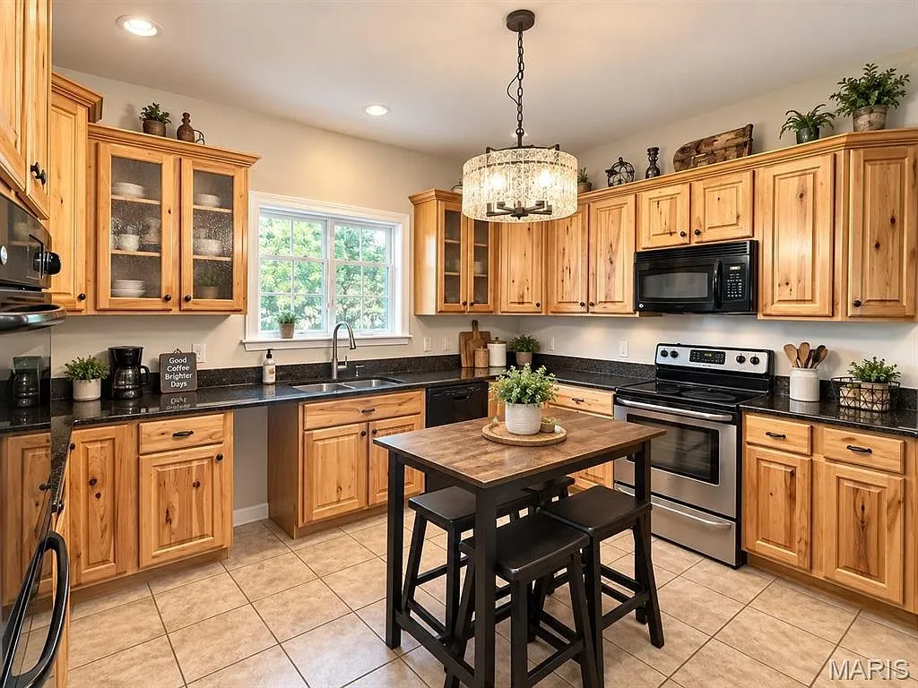 Spacious 5-Bedroom Single-Family Home on 0.642 Acres in Belgrade, Missouri photo 6