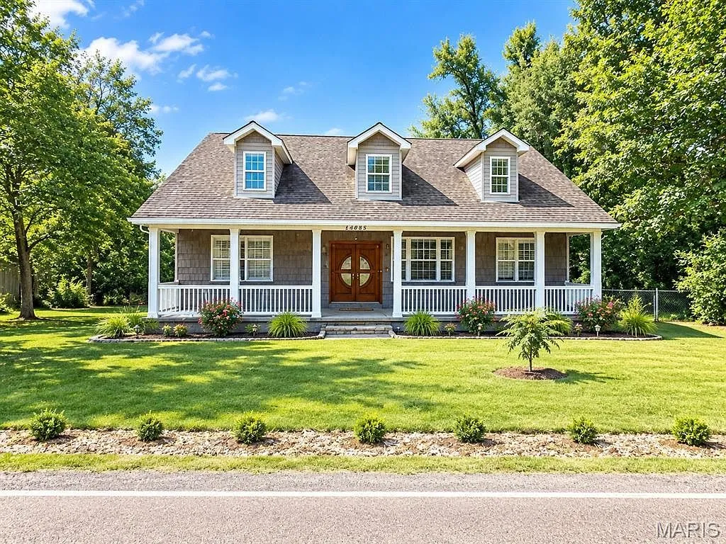 Spacious 5-Bedroom Single-Family Home on 0.642 Acres in Belgrade, Missouri photo 3