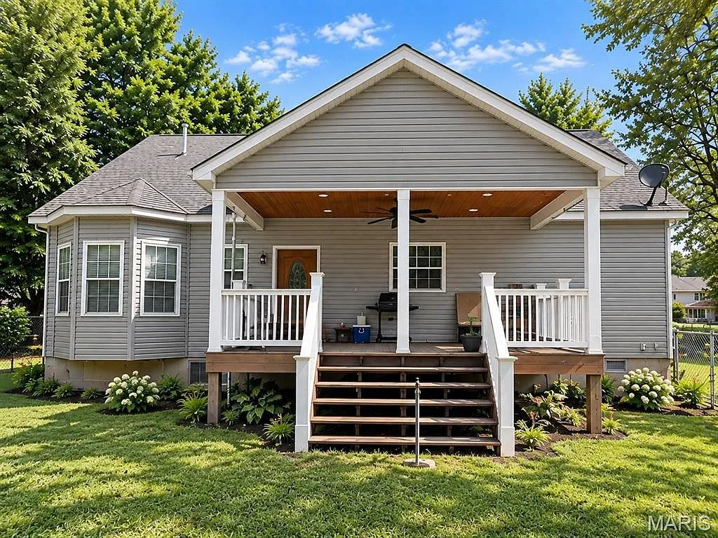 Spacious 5-Bedroom Single-Family Home on 0.642 Acres in Belgrade, Missouri photo 5