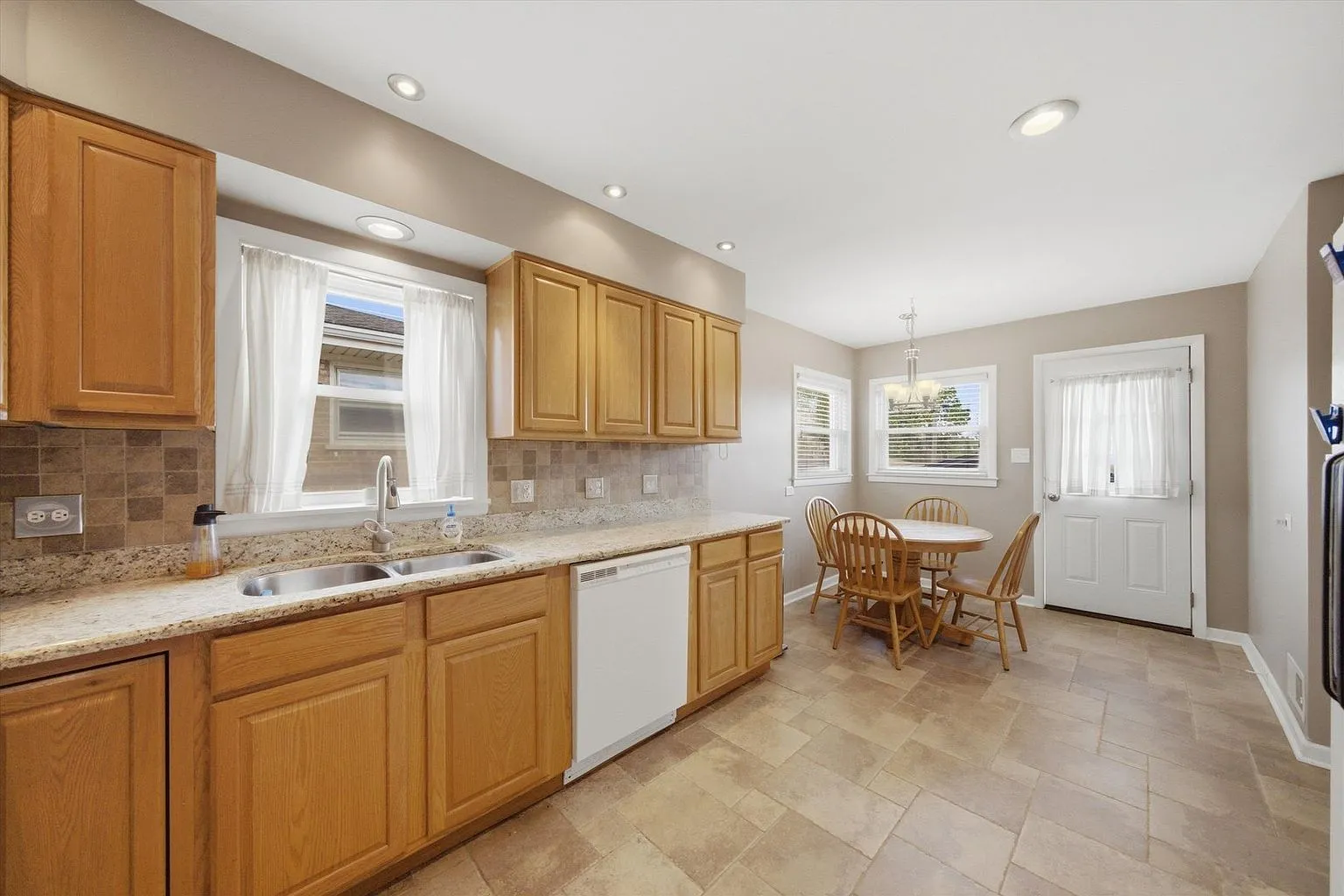 Brick Raised Ranch Home with Finished Basement at 8636 S Tripp Ave, Chicago photo 8