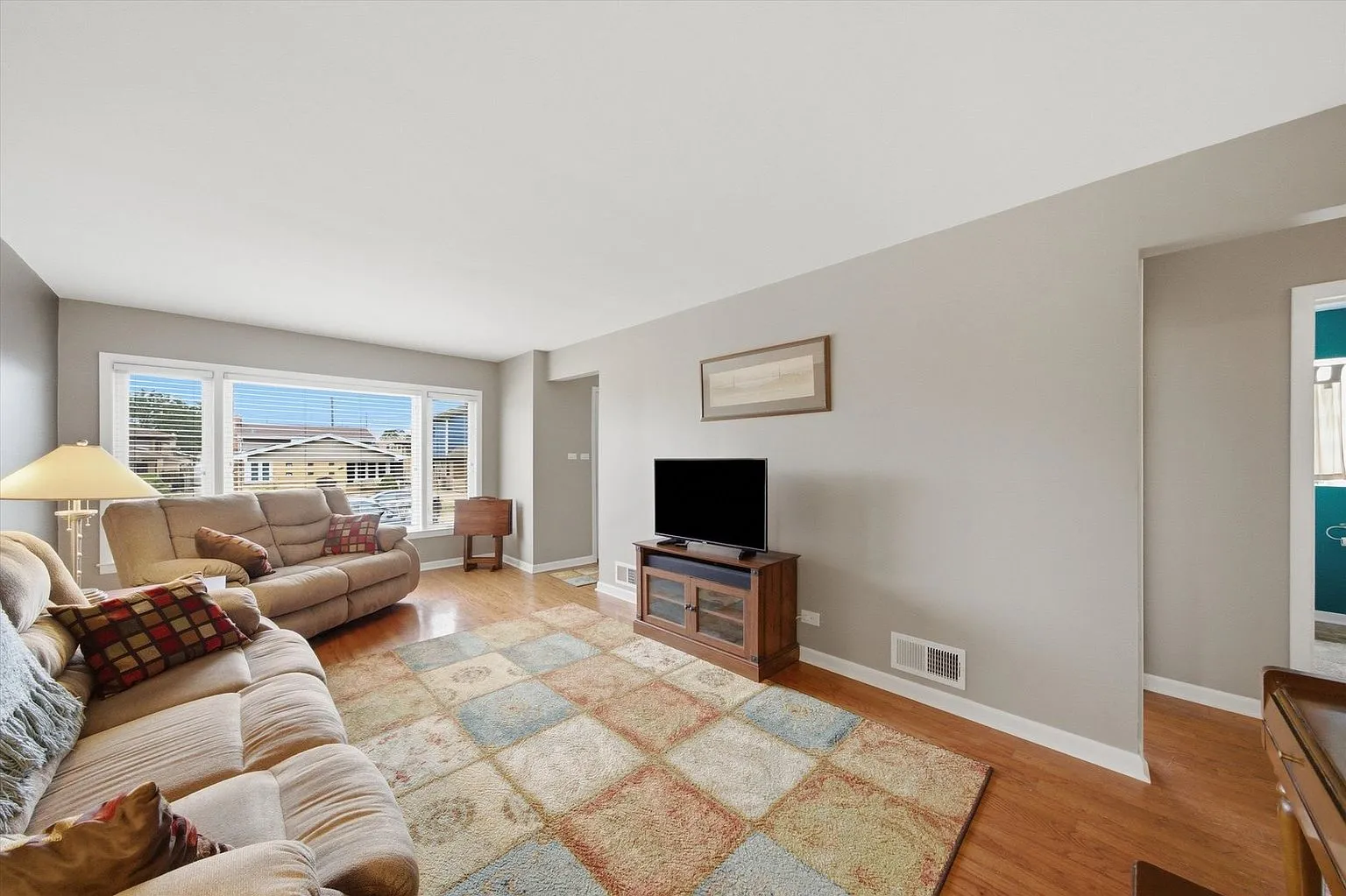 Brick Raised Ranch Home with Finished Basement at 8636 S Tripp Ave, Chicago photo 3