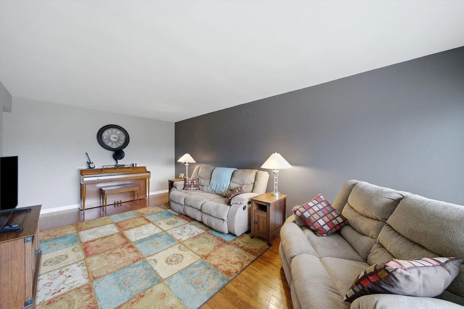 Brick Raised Ranch Home with Finished Basement at 8636 S Tripp Ave, Chicago photo 2