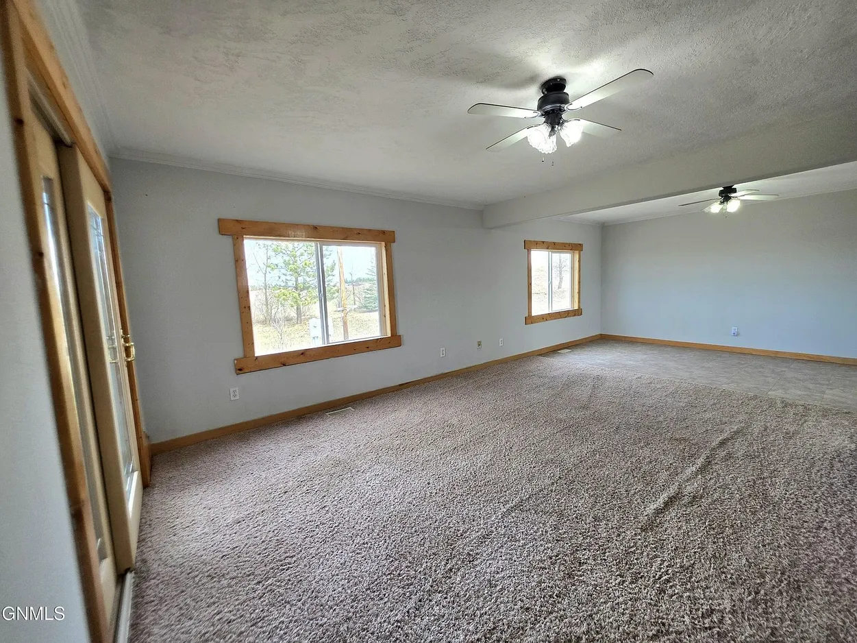 Farmhouse on 1.53 Acres at 21 Sunrise Estates Rd, Watford City, ND photo 8