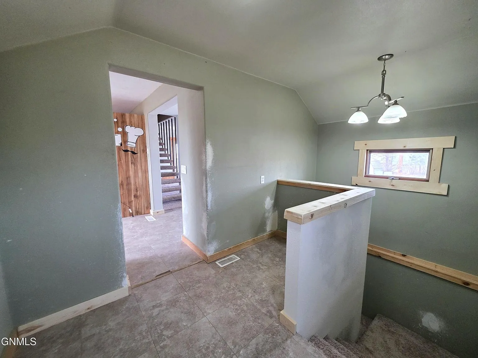 Farmhouse on 1.53 Acres at 21 Sunrise Estates Rd, Watford City, ND photo 3