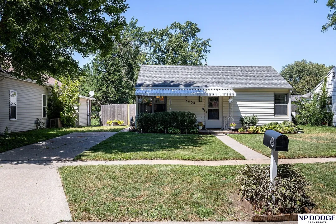 Charming 2-Bedroom Ranch Home for Sale at 3934 Saint Paul Ave, Lincoln, Nebraska photo 2