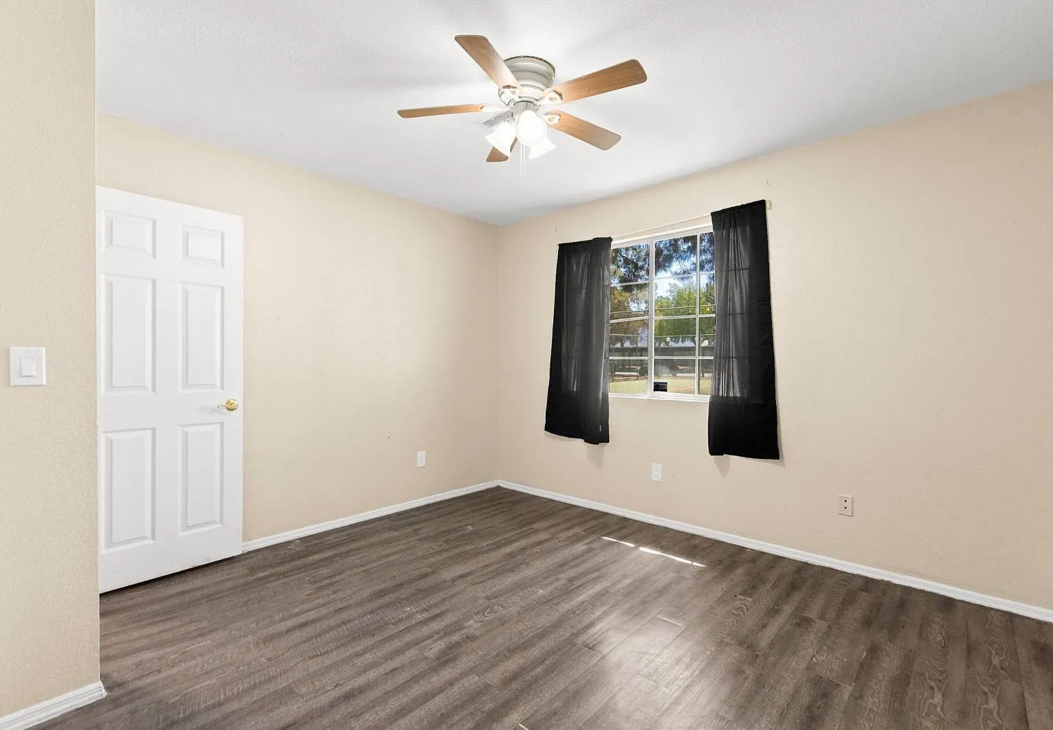 2-Bedroom Townhome for Sale at 2108 Willowbury Dr Unit C, Las Vegas, NV photo 5