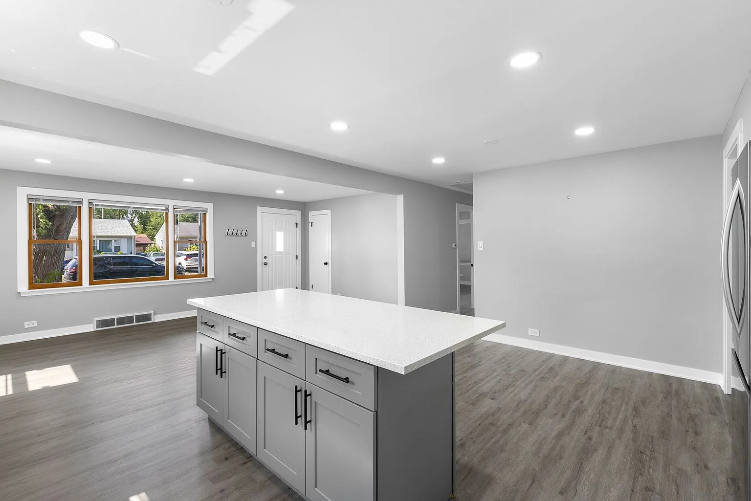 Updated 4-Bedroom Single-Family Home with Deck in Oak Lawn, IL photo 10