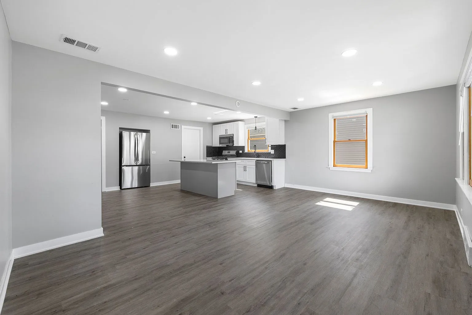 Updated 4-Bedroom Single-Family Home with Deck in Oak Lawn, IL photo 3