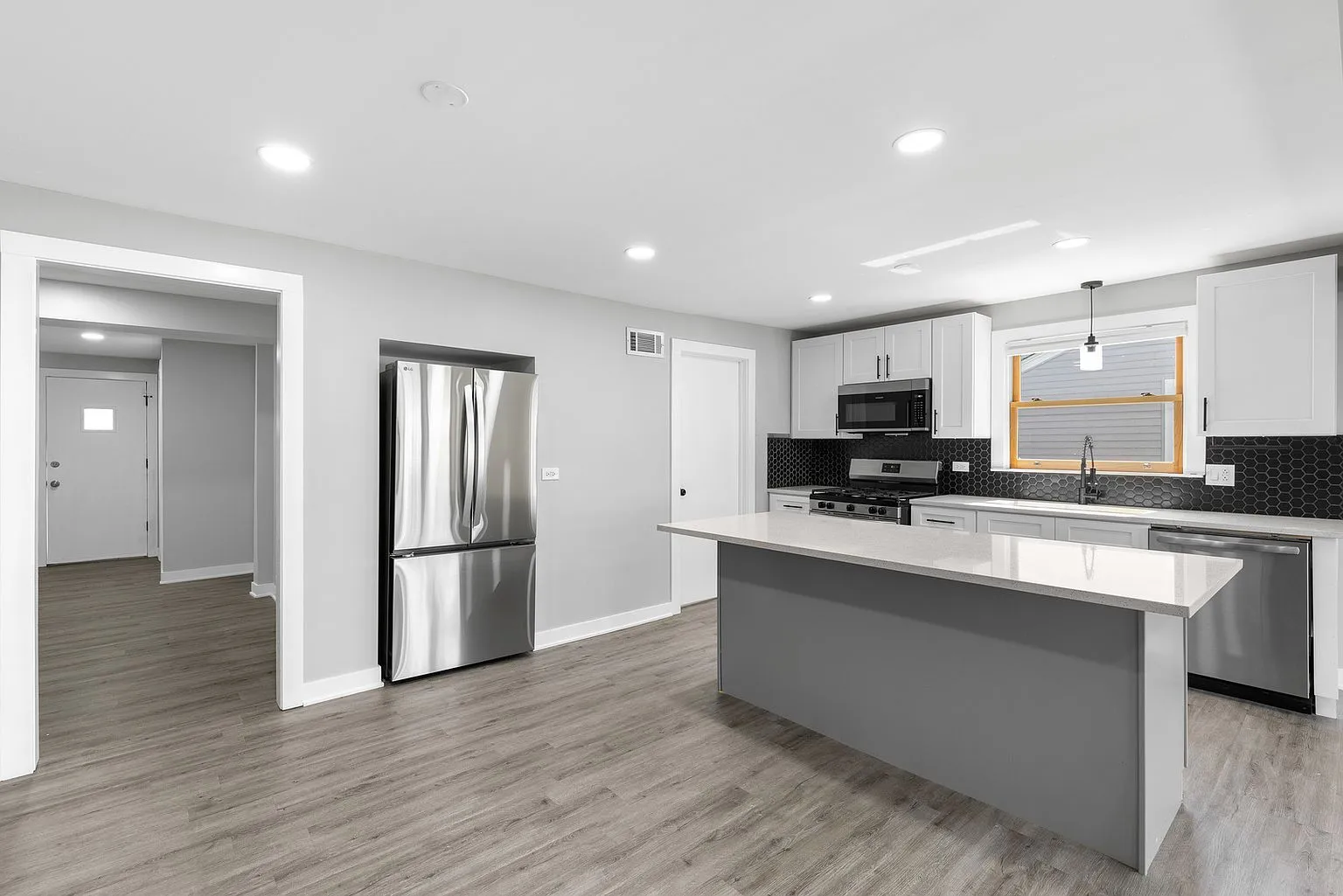 Updated 4-Bedroom Single-Family Home with Deck in Oak Lawn, IL photo 7