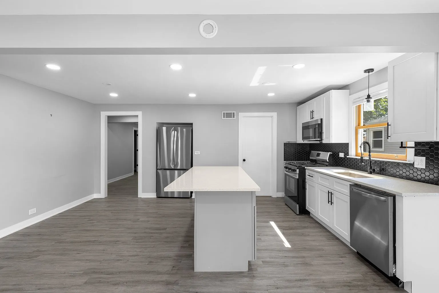 Updated 4-Bedroom Single-Family Home with Deck in Oak Lawn, IL photo 6