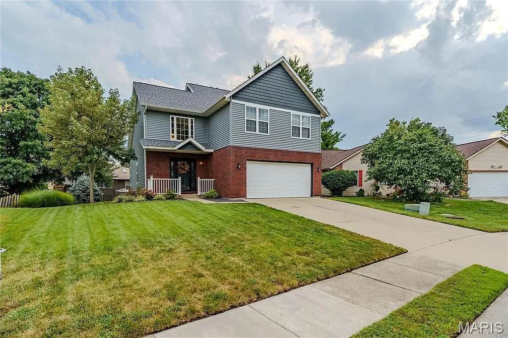 Extensively Updated 3-Bedroom Single-Family Home in O'Fallon, Illinois photo 2