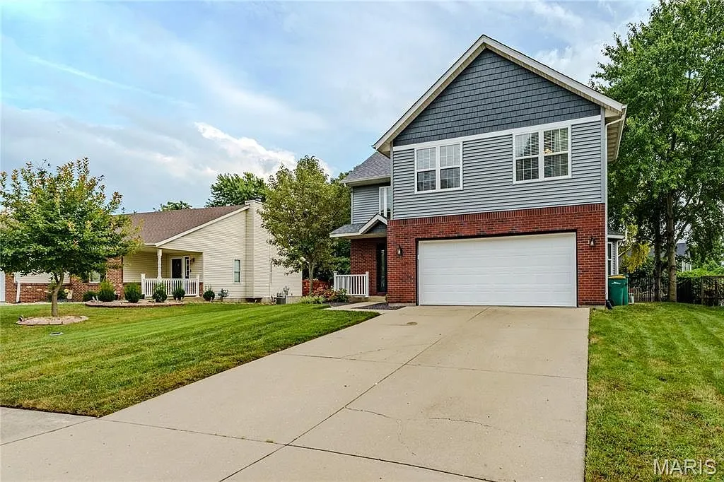 Extensively Updated 3-Bedroom Single-Family Home in O'Fallon, Illinois photo 3