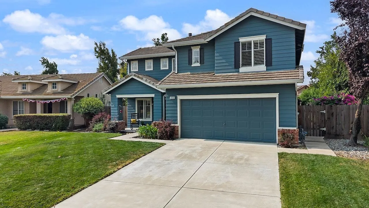 2250 Bridle Creek Cir, Tracy, CA 95377 | Pool Home with Owned Solar photo 3