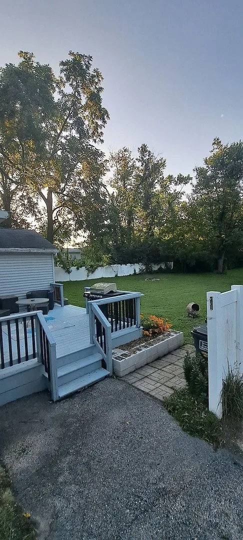 Ranch-Style Home on 1.01 Acres with Detached Heated 4-Car Garage in New Lenox photo 10