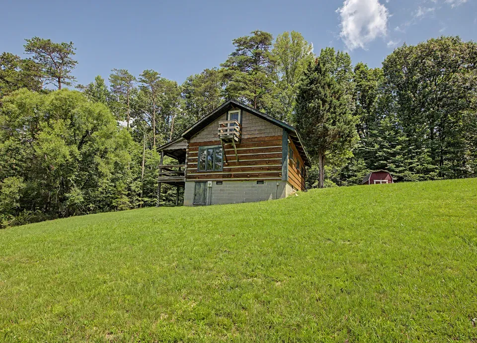 Rustic Cabin on 25 Acres near Lake photo 7
