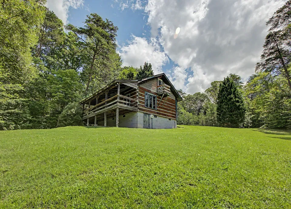 Rustic Cabin on 25 Acres near Lake photo 8
