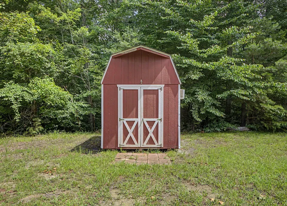 Rustic Cabin on 25 Acres near Lake photo 4