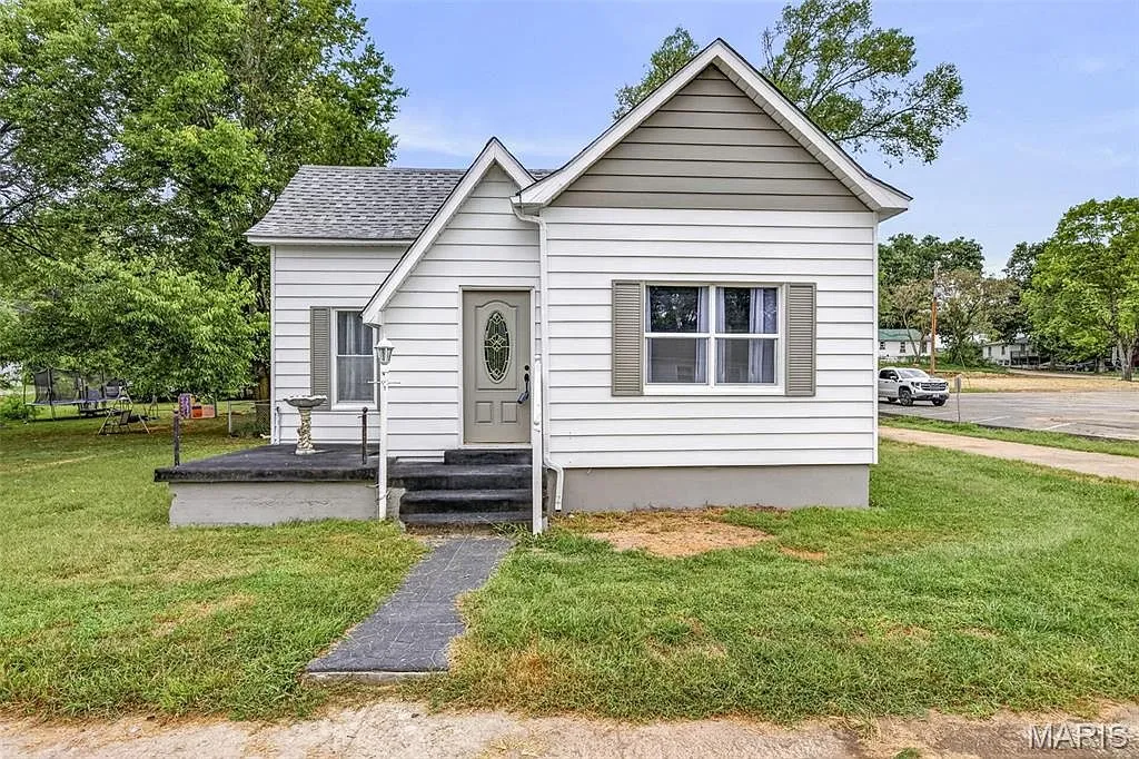 Updated 2-Bedroom Single-Family Home with Fenced Backyard in Leadwood photo 2