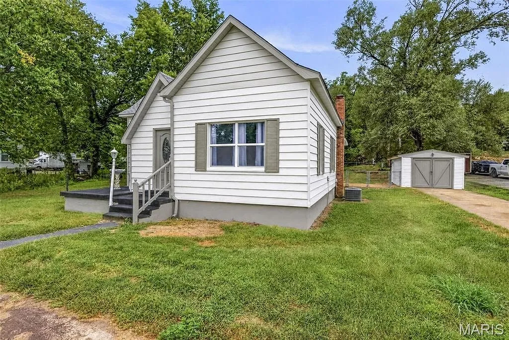 Updated 2-Bedroom Single-Family Home with Fenced Backyard in Leadwood photo 3