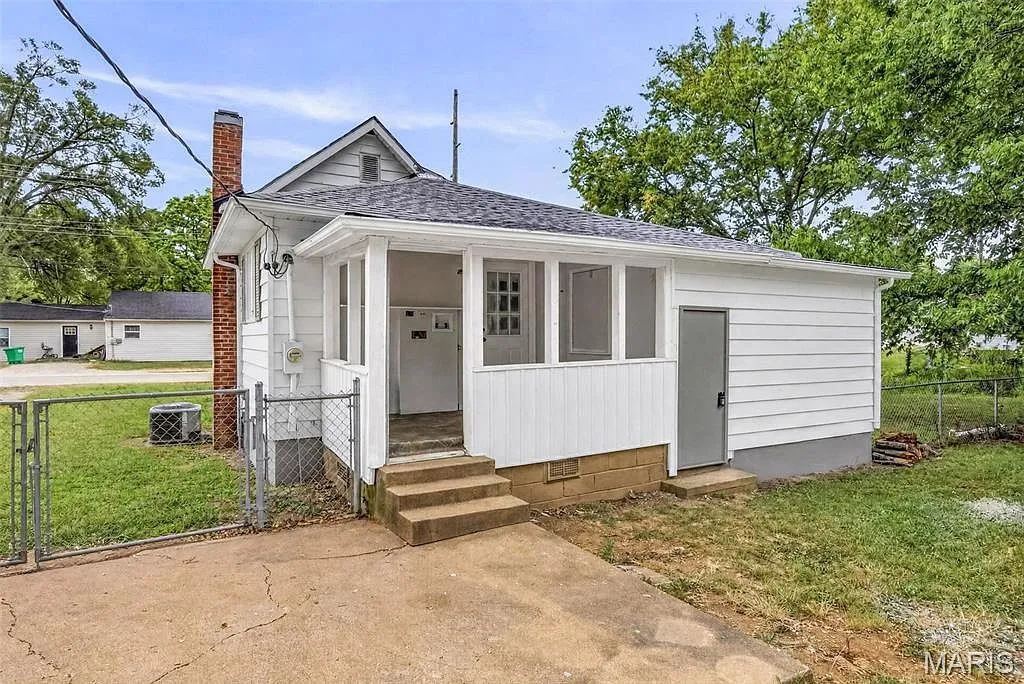 Updated 2-Bedroom Single-Family Home with Fenced Backyard in Leadwood photo 4