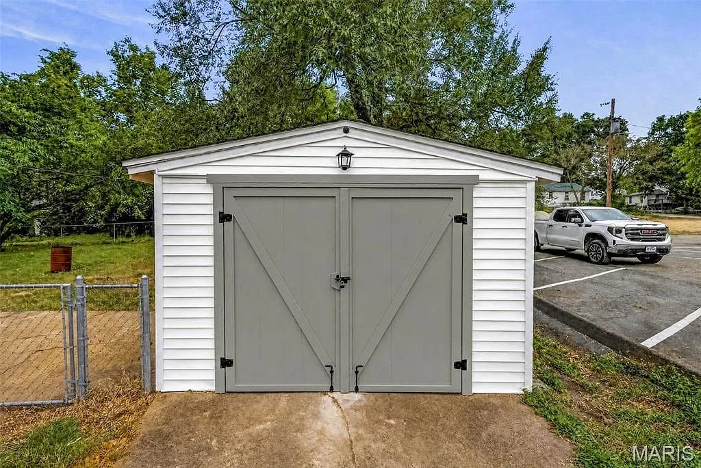 Updated 2-Bedroom Single-Family Home with Fenced Backyard in Leadwood photo 5